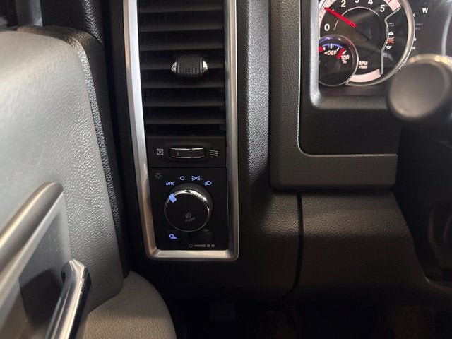 2018 RAM 1500 Big Horn Crew Cab 4x4 5'7" Box