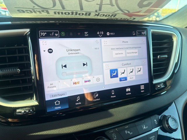 2025 Chrysler Pacifica Select